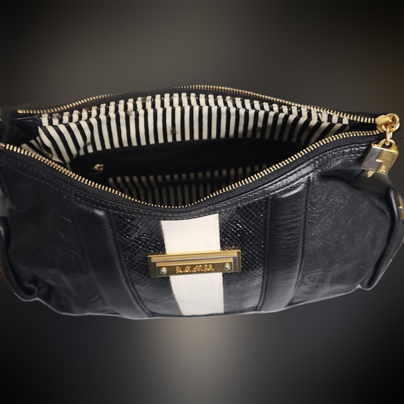 #P  L.A.M.B. Women's Genuine Leather Purse with Zippered pocket on the inside - Picture 4 of 16